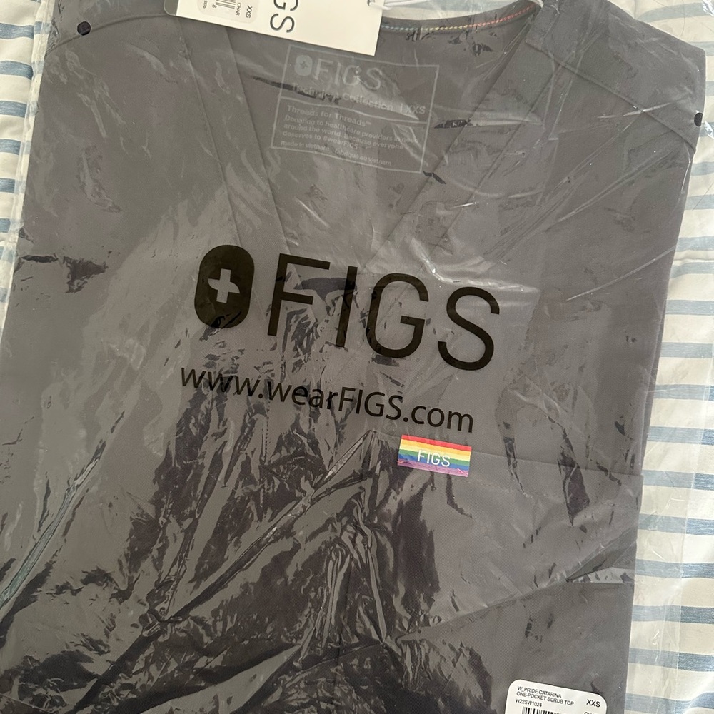 Figs Pride Catrina top charcoal grey